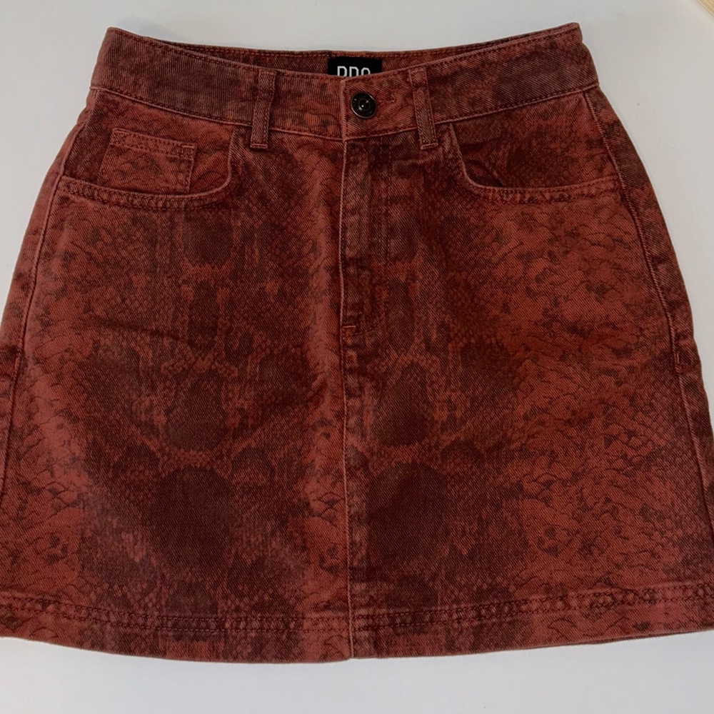 BDG Urban Outfitters burnt orange, rust snakeskin denim fall mini skirt size XS